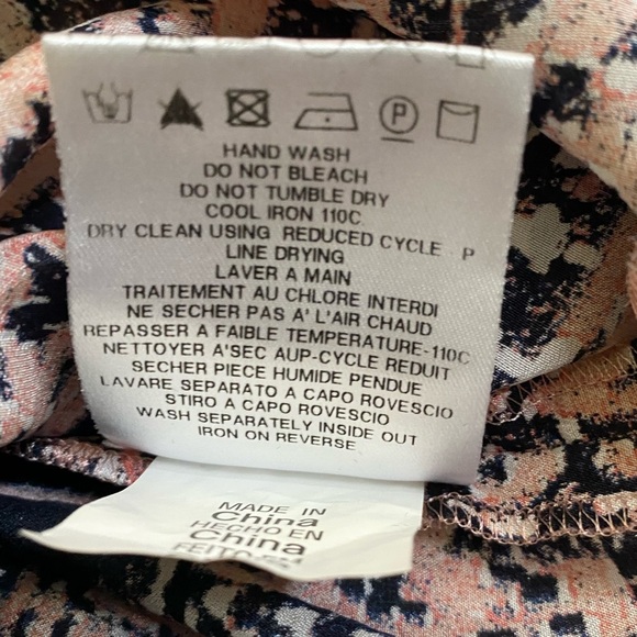 See by Chloe Silk Abstract Long Sleeve Button Down Blouse Sz 4 - Picture 10 of 10